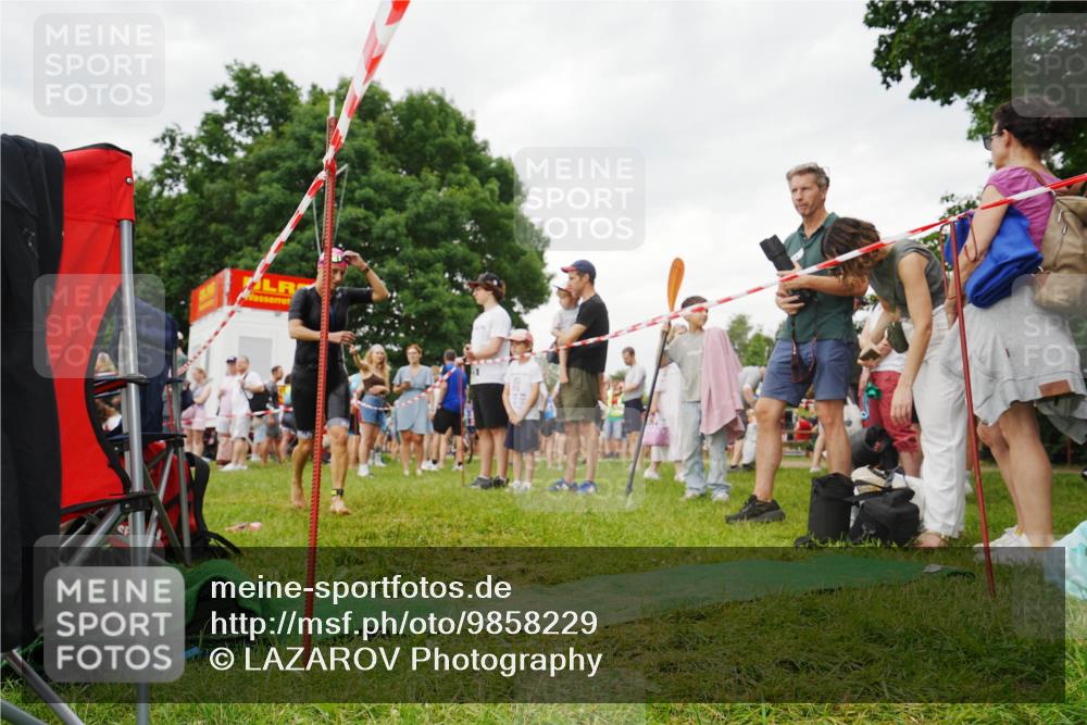 21.06.2026 - 29. Vierlanden-Triathlon LAZAROV Photography http://msf.ph/oto/9858229 21.06.2026 10:20:21 Schwimmen 366, 572 meine-sportfotos.de
