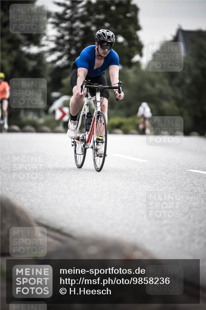 21.06.2026 - 29. Vierlanden-Triathlon H.Heesch http://msf.ph/oto/9858236 21.06.2026 10:30:28 Radfahren 307, 355, 365, 556 meine-sportfotos.de