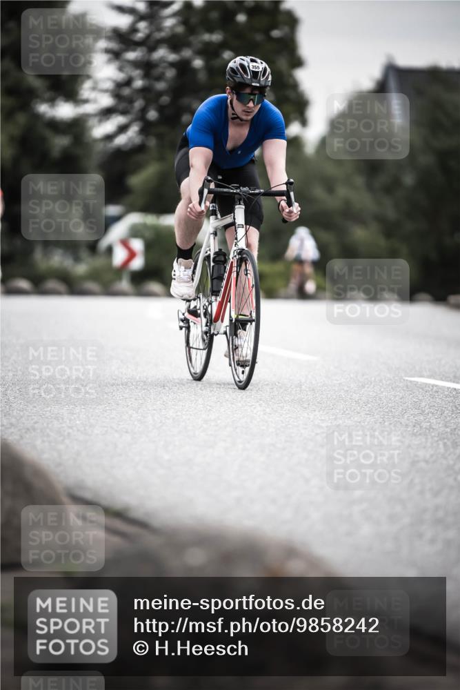 21.06.2026 - 29. Vierlanden-Triathlon H.Heesch http://msf.ph/oto/9858242 21.06.2026 10:30:28 Radfahren 307, 355, 365, 556 meine-sportfotos.de