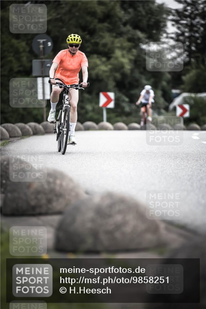 21.06.2026 - 29. Vierlanden-Triathlon H.Heesch http://msf.ph/oto/9858251 21.06.2026 10:30:31 Radfahren 307, 355, 365, 556, 579 meine-sportfotos.de