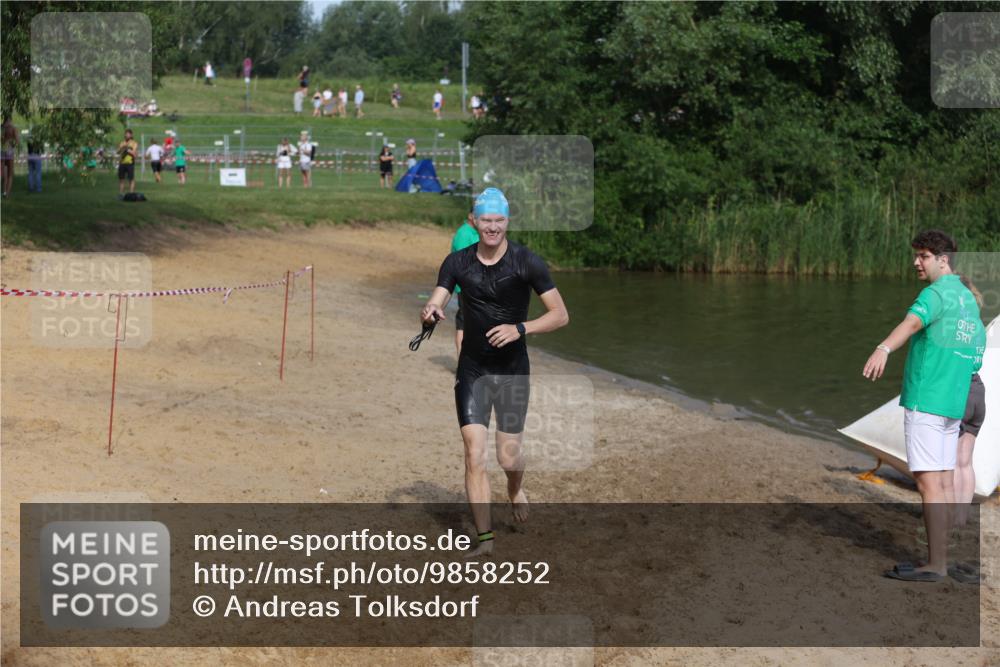 21.06.2026 - 29. Vierlanden-Triathlon Andreas Tolksdorf http://msf.ph/oto/9858252 21.06.2026 09:02:38 Schwimmen 128 meine-sportfotos.de