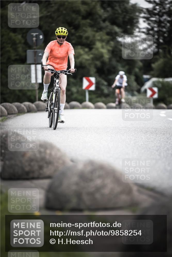21.06.2026 - 29. Vierlanden-Triathlon H.Heesch http://msf.ph/oto/9858254 21.06.2026 10:30:31 Radfahren 307, 355, 365, 556, 579 meine-sportfotos.de