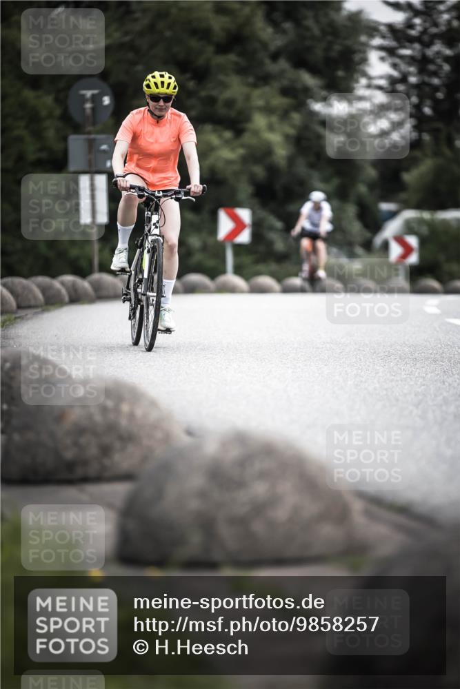 21.06.2026 - 29. Vierlanden-Triathlon H.Heesch http://msf.ph/oto/9858257 21.06.2026 10:30:31 Radfahren 307, 355, 365, 556, 579 meine-sportfotos.de