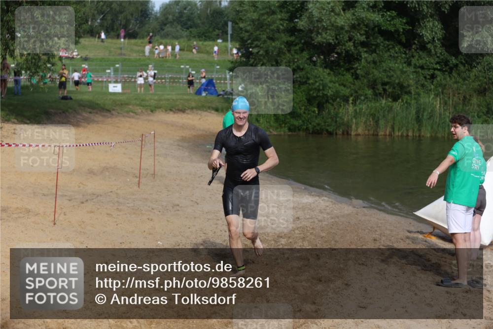 21.06.2026 - 29. Vierlanden-Triathlon Andreas Tolksdorf http://msf.ph/oto/9858261 21.06.2026 09:02:38 Schwimmen 128 meine-sportfotos.de