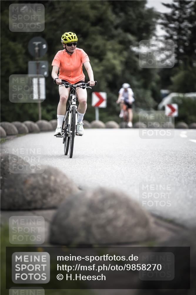 21.06.2026 - 29. Vierlanden-Triathlon H.Heesch http://msf.ph/oto/9858270 21.06.2026 10:30:31 Radfahren 307, 355, 365, 556, 579 meine-sportfotos.de