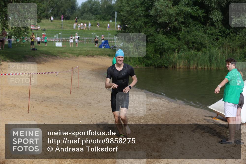 21.06.2026 - 29. Vierlanden-Triathlon Andreas Tolksdorf http://msf.ph/oto/9858275 21.06.2026 09:02:38 Schwimmen 128 meine-sportfotos.de