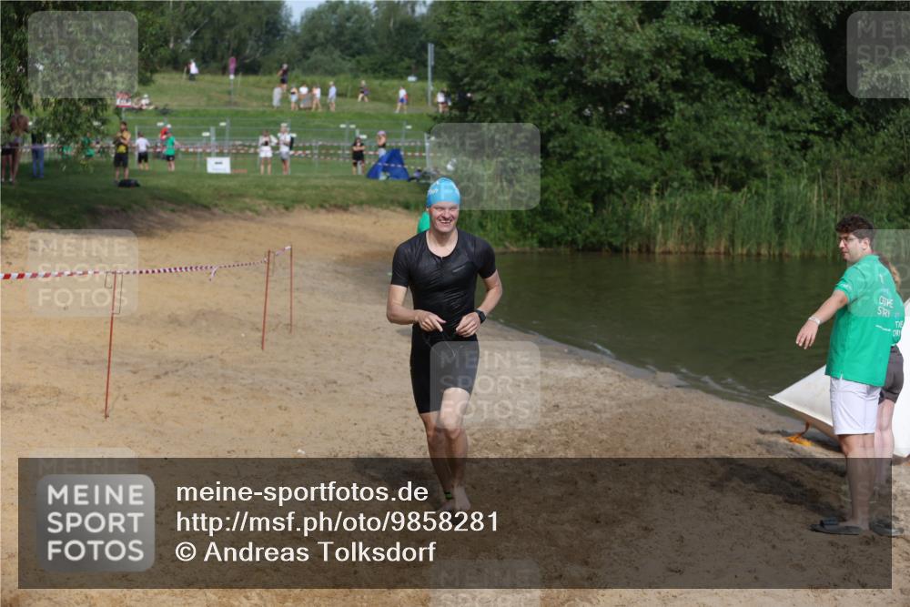 21.06.2026 - 29. Vierlanden-Triathlon Andreas Tolksdorf http://msf.ph/oto/9858281 21.06.2026 09:02:38 Schwimmen 128 meine-sportfotos.de