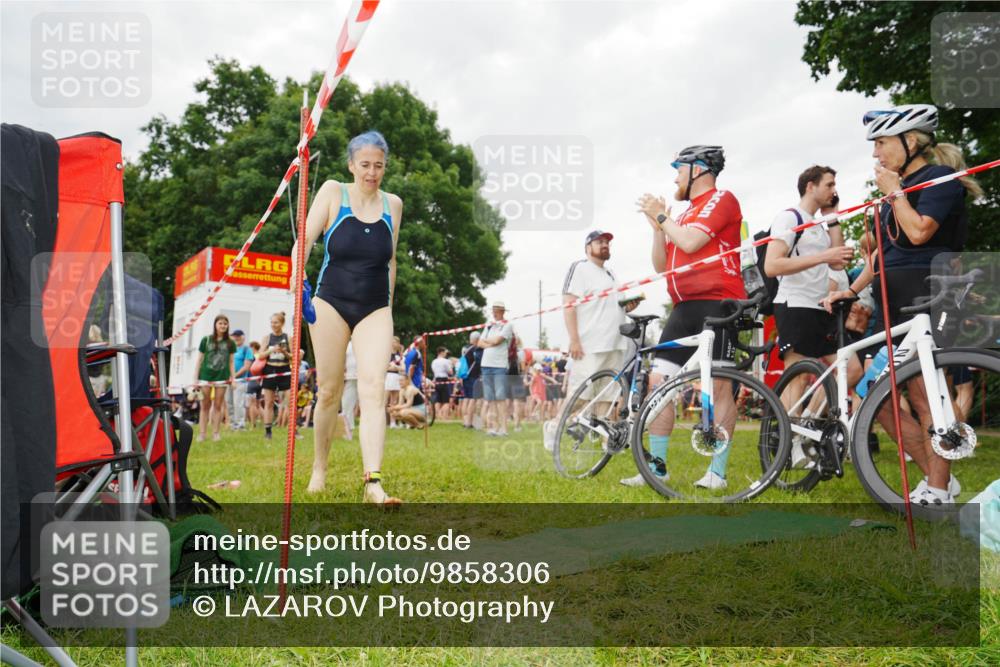 21.06.2026 - 29. Vierlanden-Triathlon LAZAROV Photography http://msf.ph/oto/9858306 21.06.2026 10:24:10 Schwimmen 560, 589, 611 meine-sportfotos.de