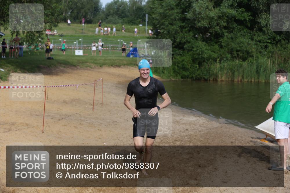21.06.2026 - 29. Vierlanden-Triathlon Andreas Tolksdorf http://msf.ph/oto/9858307 21.06.2026 09:02:38 Schwimmen 128 meine-sportfotos.de