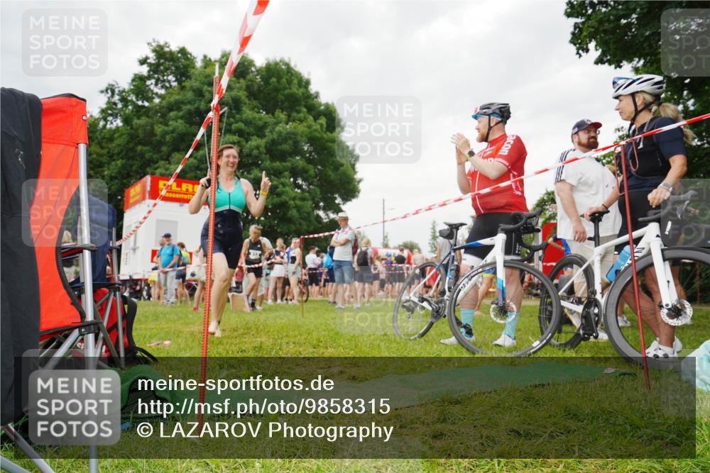 21.06.2026 - 29. Vierlanden-Triathlon LAZAROV Photography http://msf.ph/oto/9858315 21.06.2026 10:24:12 Schwimmen 560, 589, 611 meine-sportfotos.de