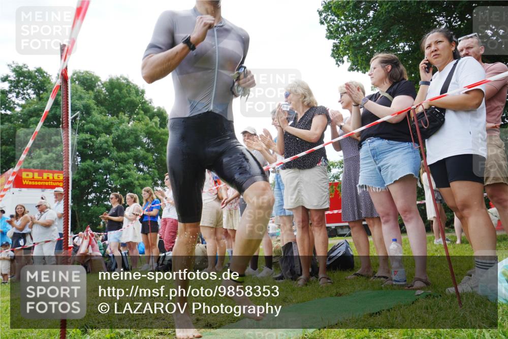21.06.2026 - 29. Vierlanden-Triathlon LAZAROV Photography http://msf.ph/oto/9858353 21.06.2026 10:55:07 Schwimmen 97 meine-sportfotos.de