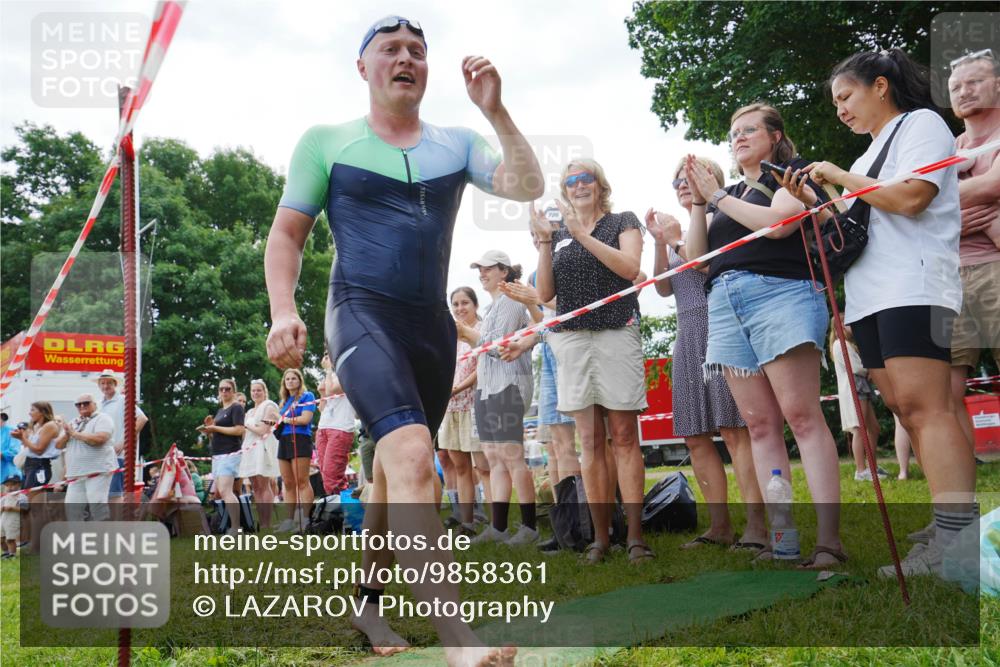 21.06.2026 - 29. Vierlanden-Triathlon LAZAROV Photography http://msf.ph/oto/9858361 21.06.2026 10:55:12 Schwimmen 97, 679 meine-sportfotos.de