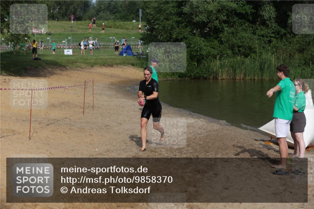 21.06.2026 - 29. Vierlanden-Triathlon Andreas Tolksdorf http://msf.ph/oto/9858370 21.06.2026 09:03:21 Schwimmen 241, 261 meine-sportfotos.de