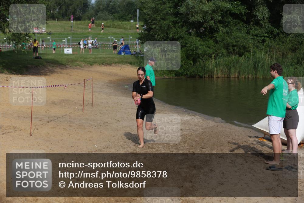 21.06.2026 - 29. Vierlanden-Triathlon Andreas Tolksdorf http://msf.ph/oto/9858378 21.06.2026 09:03:21 Schwimmen 241, 261 meine-sportfotos.de
