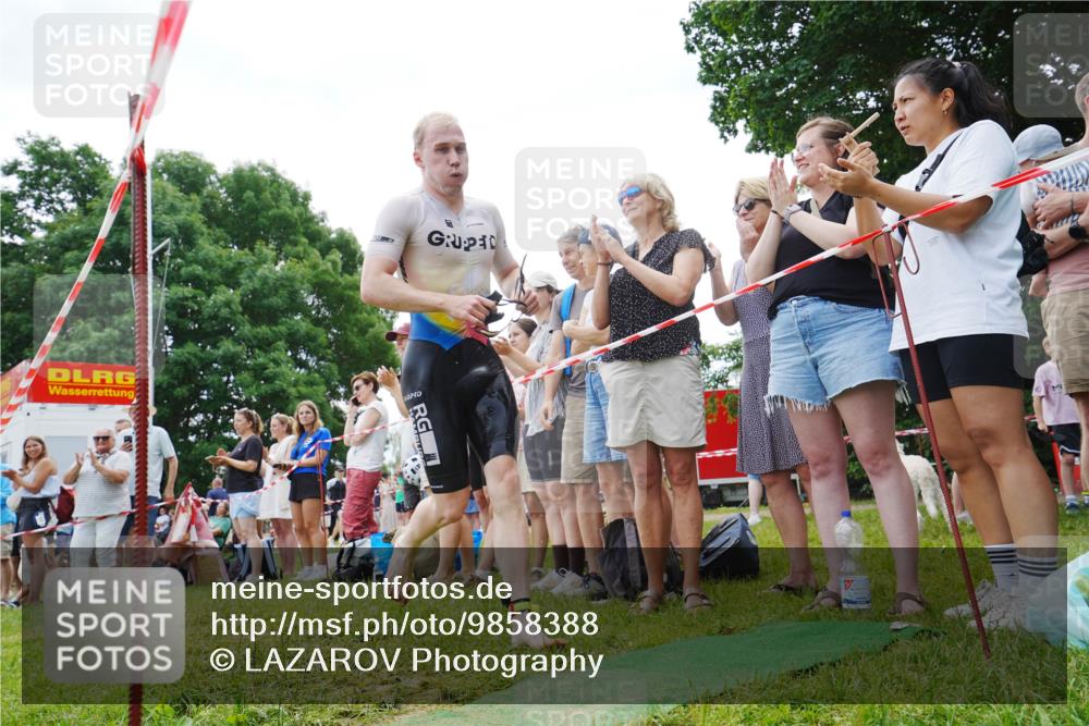 21.06.2026 - 29. Vierlanden-Triathlon LAZAROV Photography http://msf.ph/oto/9858388 21.06.2026 10:56:35 Schwimmen 654 meine-sportfotos.de