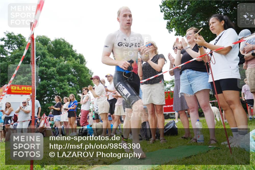 21.06.2026 - 29. Vierlanden-Triathlon LAZAROV Photography http://msf.ph/oto/9858390 21.06.2026 10:56:35 Schwimmen 654 meine-sportfotos.de