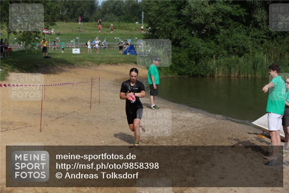21.06.2026 - 29. Vierlanden-Triathlon Andreas Tolksdorf http://msf.ph/oto/9858398 21.06.2026 09:03:21 Schwimmen 241, 261 meine-sportfotos.de