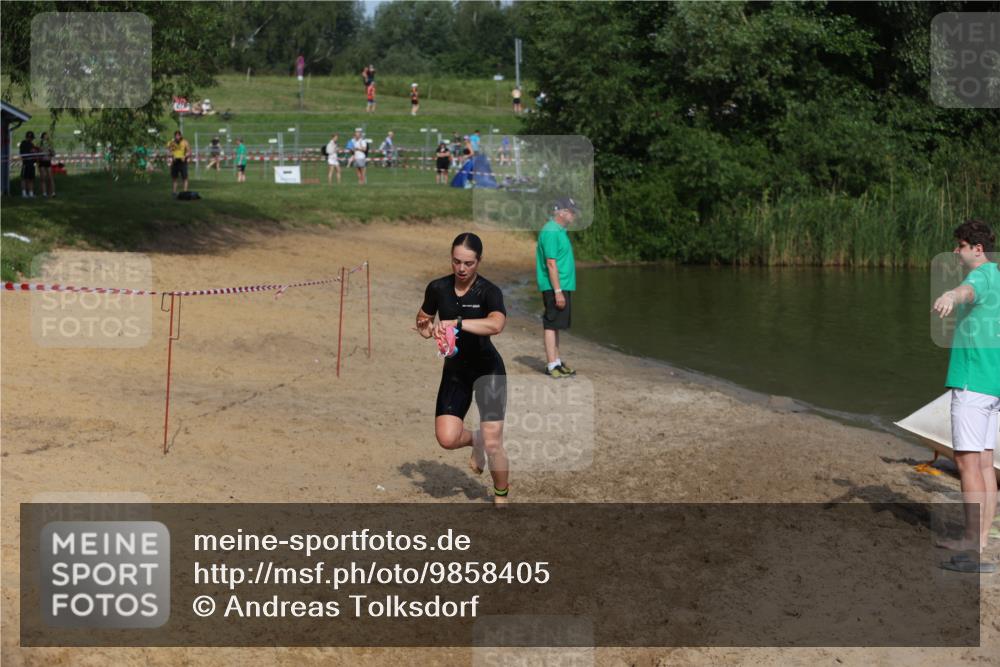 21.06.2026 - 29. Vierlanden-Triathlon Andreas Tolksdorf http://msf.ph/oto/9858405 21.06.2026 09:03:21 Schwimmen 241, 261 meine-sportfotos.de