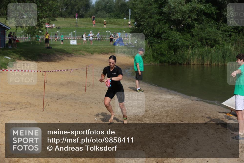 21.06.2026 - 29. Vierlanden-Triathlon Andreas Tolksdorf http://msf.ph/oto/9858411 21.06.2026 09:03:21 Schwimmen 241, 261 meine-sportfotos.de