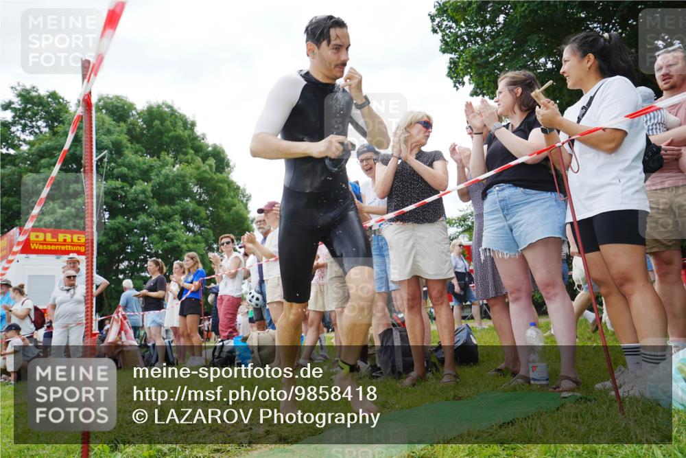21.06.2026 - 29. Vierlanden-Triathlon LAZAROV Photography http://msf.ph/oto/9858418 21.06.2026 10:57:18 Schwimmen 701, 726, 740 meine-sportfotos.de
