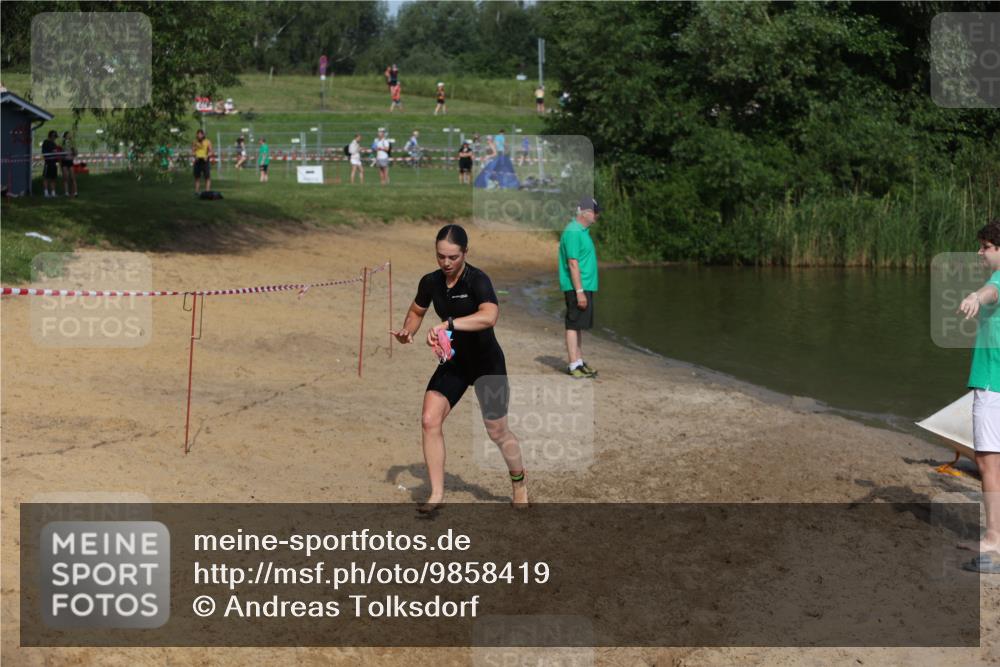 21.06.2026 - 29. Vierlanden-Triathlon Andreas Tolksdorf http://msf.ph/oto/9858419 21.06.2026 09:03:21 Schwimmen 241, 261 meine-sportfotos.de