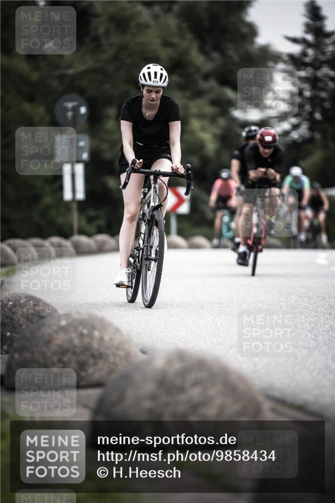 21.06.2026 - 29. Vierlanden-Triathlon H.Heesch http://msf.ph/oto/9858434 21.06.2026 10:30:43 Radfahren 158, 174, 192, 314, 366, 512, 534, 559, 586 meine-sportfotos.de