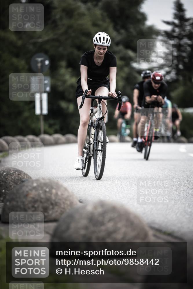 21.06.2026 - 29. Vierlanden-Triathlon H.Heesch http://msf.ph/oto/9858442 21.06.2026 10:30:43 Radfahren 158, 174, 192, 314, 366, 512, 534, 559, 586 meine-sportfotos.de