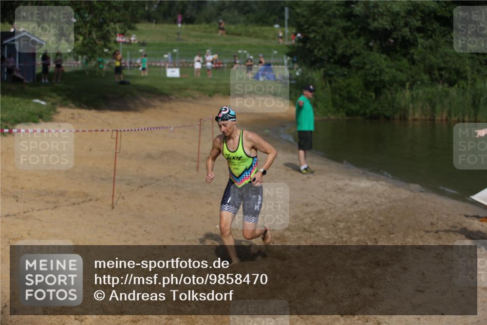 21.06.2026 - 29. Vierlanden-Triathlon Andreas Tolksdorf http://msf.ph/oto/9858470 21.06.2026 09:03:29 Schwimmen 241, 288 meine-sportfotos.de