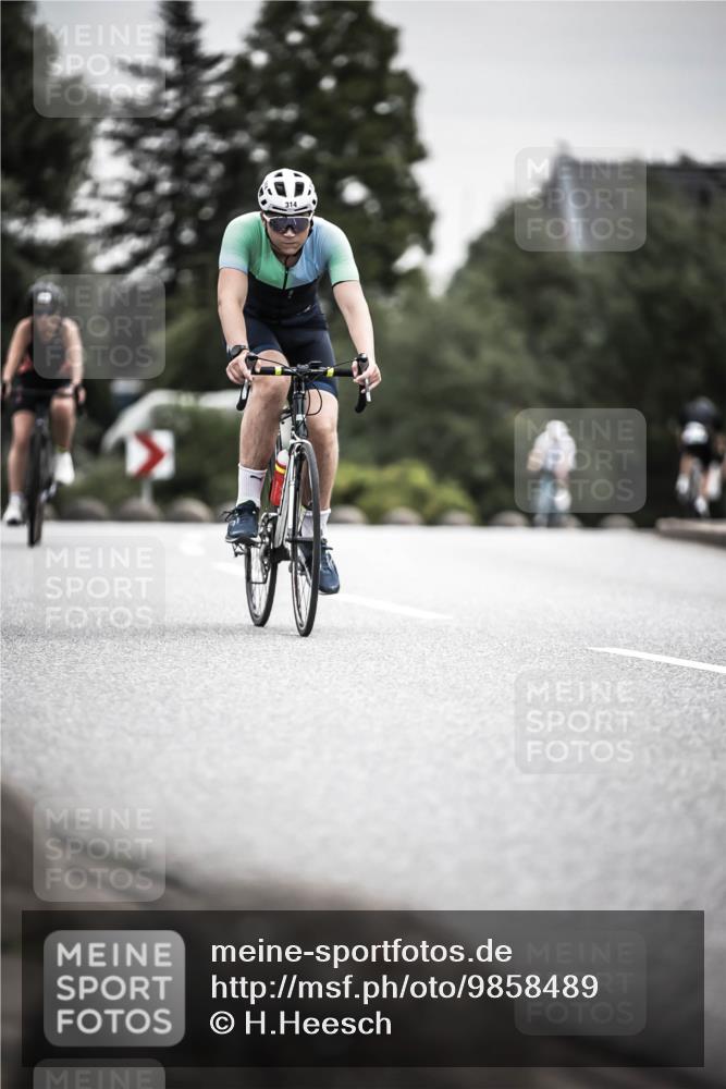 21.06.2026 - 29. Vierlanden-Triathlon H.Heesch http://msf.ph/oto/9858489 21.06.2026 10:30:47 Radfahren 142, 174, 192, 294, 314, 366, 512, 534, 559, 586 meine-sportfotos.de