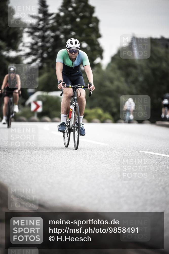 21.06.2026 - 29. Vierlanden-Triathlon H.Heesch http://msf.ph/oto/9858491 21.06.2026 10:30:47 Radfahren 142, 174, 192, 294, 314, 366, 512, 534, 559, 586 meine-sportfotos.de