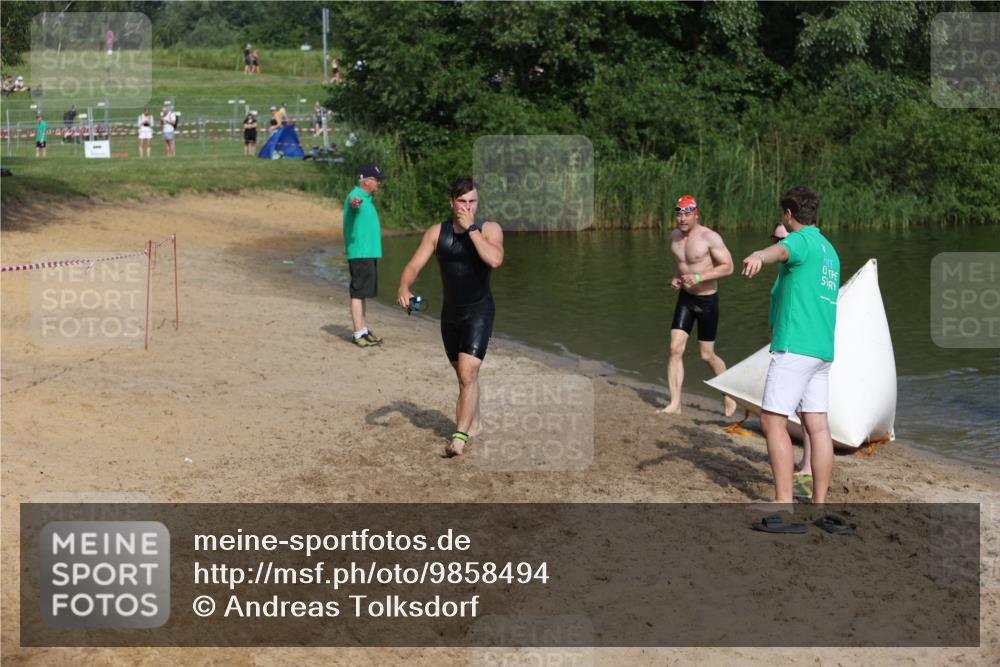 21.06.2026 - 29. Vierlanden-Triathlon Andreas Tolksdorf http://msf.ph/oto/9858494 21.06.2026 09:03:33 Schwimmen 241, 288, 302 meine-sportfotos.de