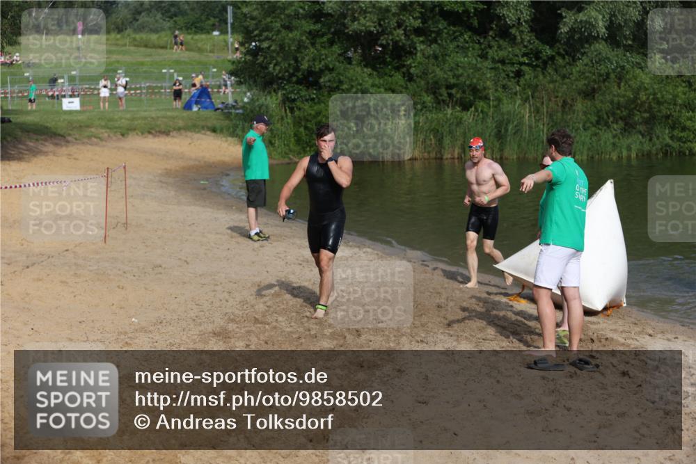 21.06.2026 - 29. Vierlanden-Triathlon Andreas Tolksdorf http://msf.ph/oto/9858502 21.06.2026 09:03:33 Schwimmen 241, 288, 302 meine-sportfotos.de
