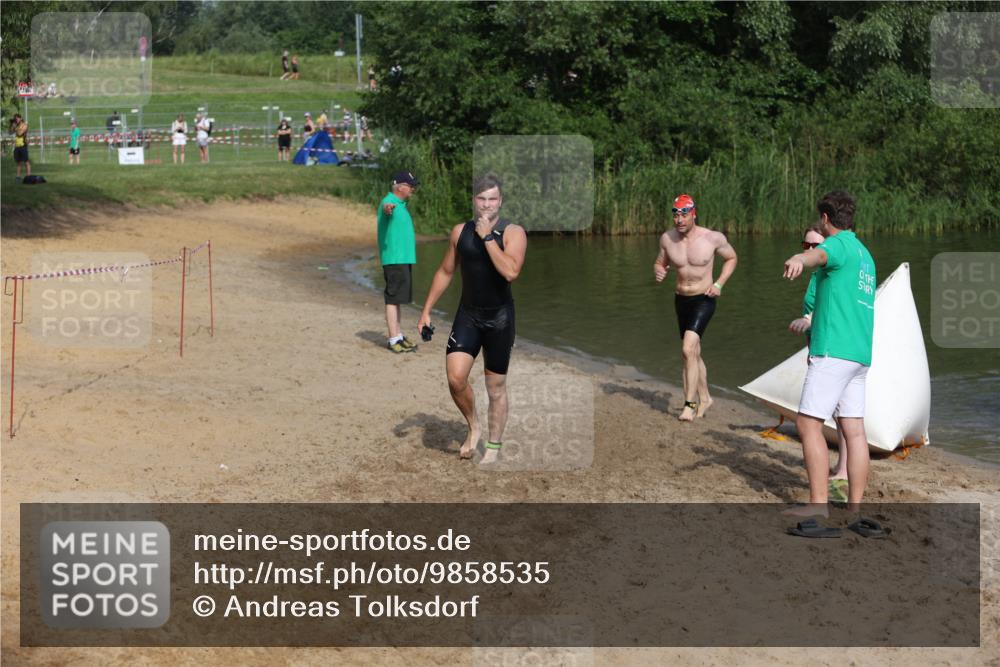 21.06.2026 - 29. Vierlanden-Triathlon Andreas Tolksdorf http://msf.ph/oto/9858535 21.06.2026 09:03:34 Schwimmen 288, 302 meine-sportfotos.de