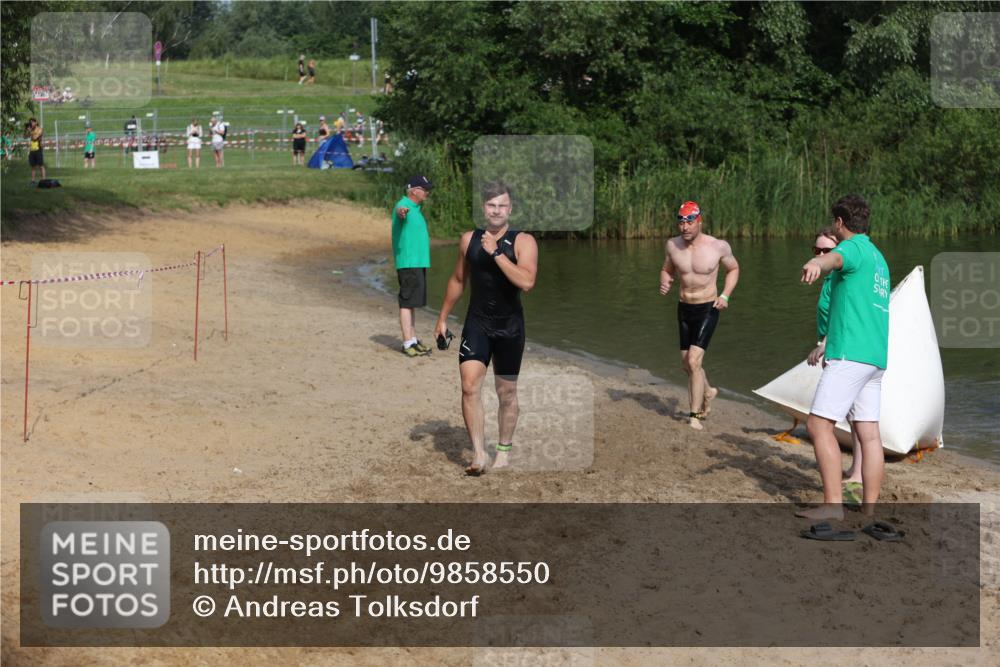 21.06.2026 - 29. Vierlanden-Triathlon Andreas Tolksdorf http://msf.ph/oto/9858550 21.06.2026 09:03:34 Schwimmen 288, 302 meine-sportfotos.de