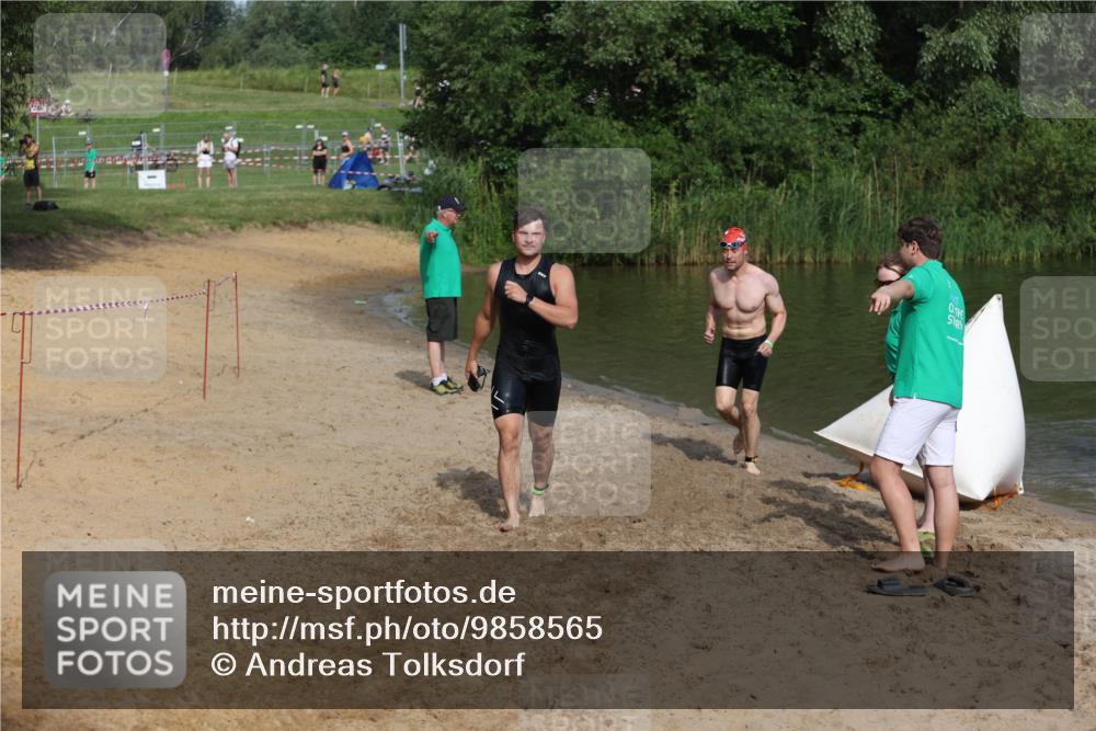 21.06.2026 - 29. Vierlanden-Triathlon Andreas Tolksdorf http://msf.ph/oto/9858565 21.06.2026 09:03:34 Schwimmen 288, 302 meine-sportfotos.de
