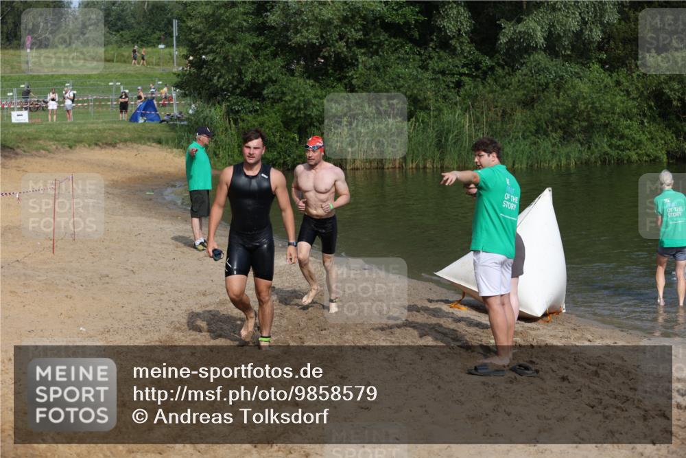 21.06.2026 - 29. Vierlanden-Triathlon Andreas Tolksdorf http://msf.ph/oto/9858579 21.06.2026 09:03:35 Schwimmen 288, 302 meine-sportfotos.de