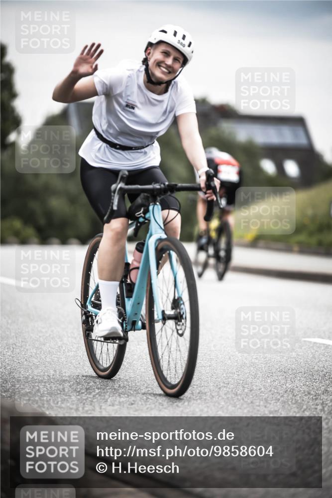 21.06.2026 - 29. Vierlanden-Triathlon H.Heesch http://msf.ph/oto/9858604 21.06.2026 10:30:57 Radfahren 142, 175, 360, 505, 523, 580, 623 meine-sportfotos.de