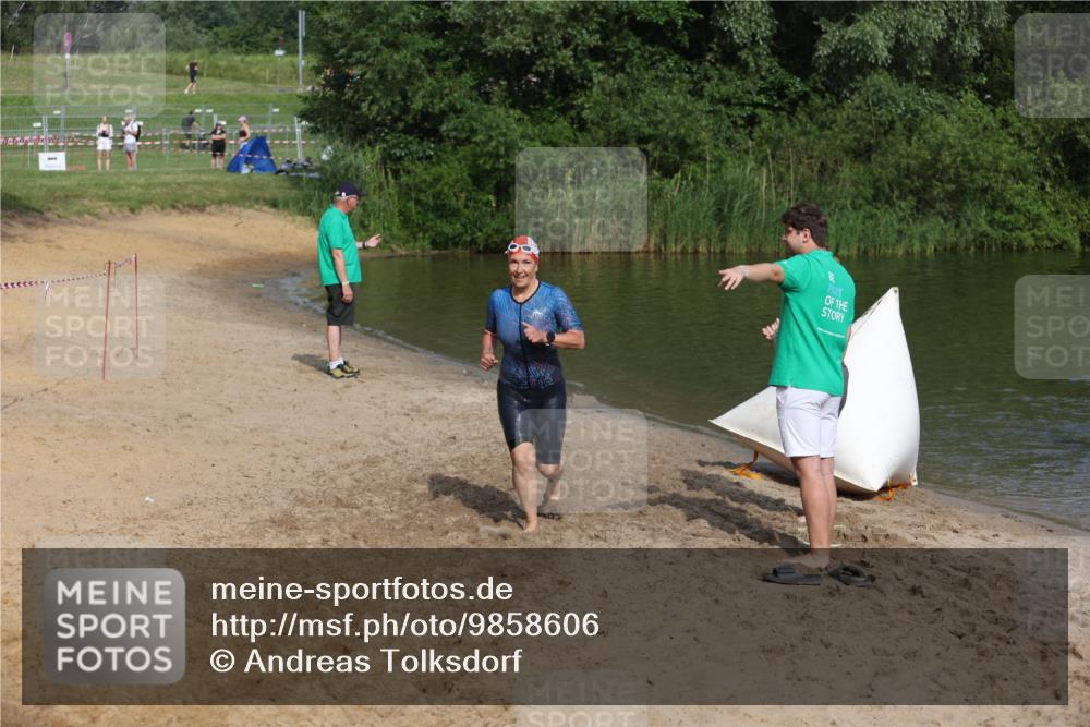 21.06.2026 - 29. Vierlanden-Triathlon Andreas Tolksdorf http://msf.ph/oto/9858606 21.06.2026 09:03:40 Schwimmen 288, 302 meine-sportfotos.de