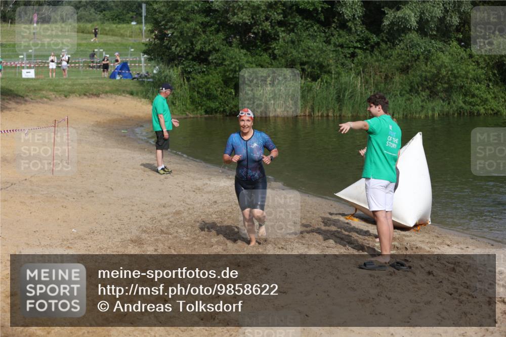 21.06.2026 - 29. Vierlanden-Triathlon Andreas Tolksdorf http://msf.ph/oto/9858622 21.06.2026 09:03:40 Schwimmen 288, 302 meine-sportfotos.de