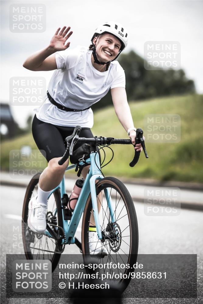 21.06.2026 - 29. Vierlanden-Triathlon H.Heesch http://msf.ph/oto/9858631 21.06.2026 10:30:57 Radfahren 142, 175, 360, 505, 523, 580, 623 meine-sportfotos.de
