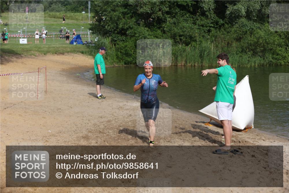 21.06.2026 - 29. Vierlanden-Triathlon Andreas Tolksdorf http://msf.ph/oto/9858641 21.06.2026 09:03:40 Schwimmen 288, 302 meine-sportfotos.de