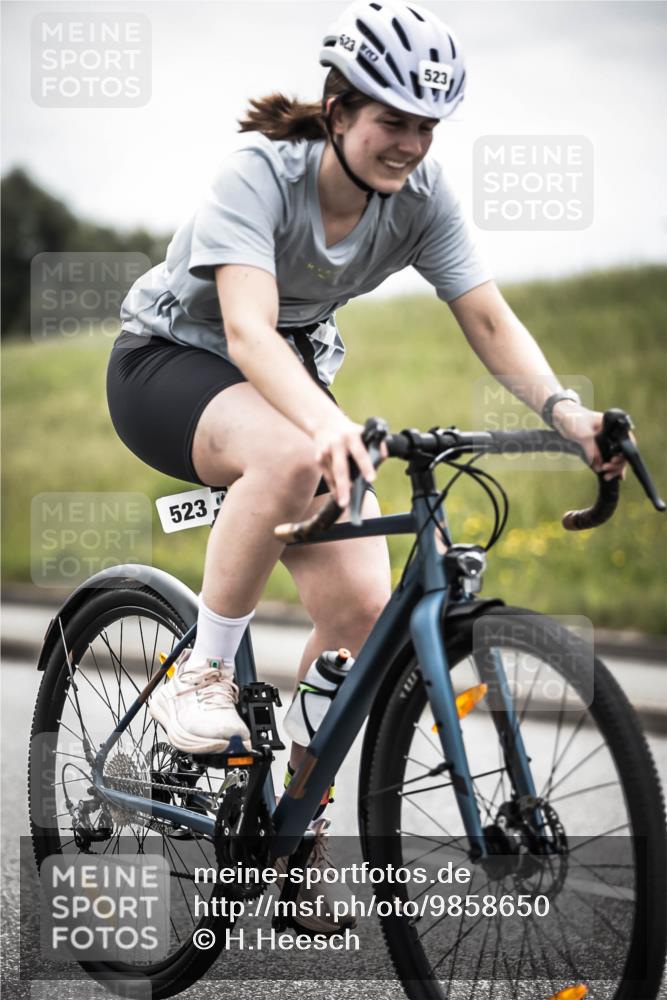 21.06.2026 - 29. Vierlanden-Triathlon H.Heesch http://msf.ph/oto/9858650 21.06.2026 10:30:59 Radfahren 175, 360, 505, 523, 580, 623 meine-sportfotos.de
