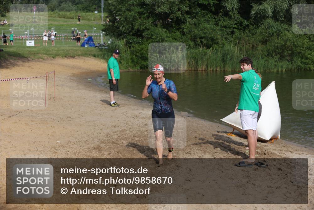 21.06.2026 - 29. Vierlanden-Triathlon Andreas Tolksdorf http://msf.ph/oto/9858670 21.06.2026 09:03:41 Schwimmen 288, 302 meine-sportfotos.de