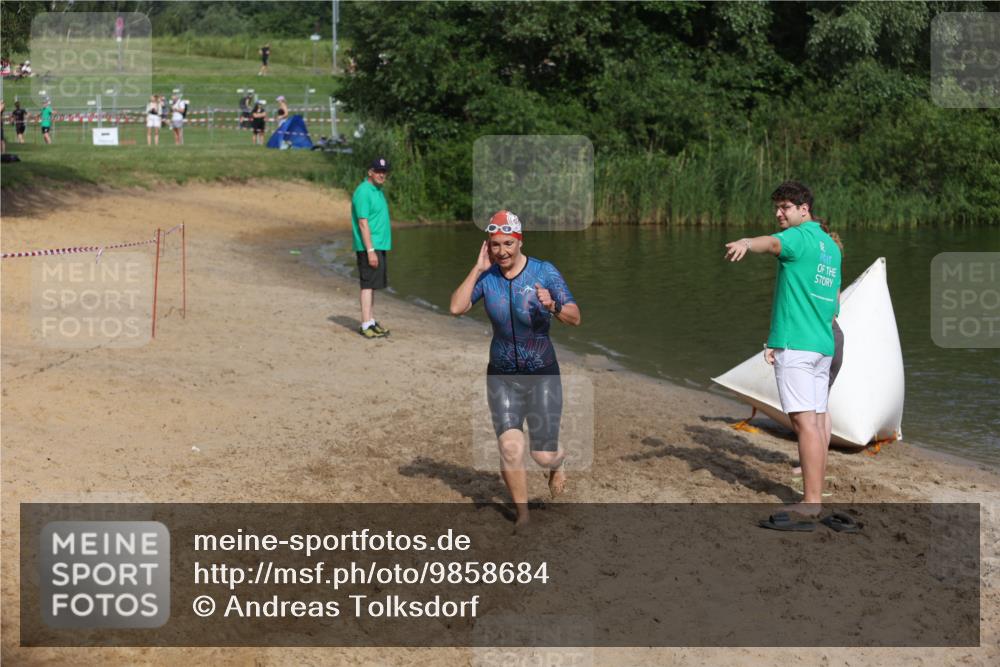 21.06.2026 - 29. Vierlanden-Triathlon Andreas Tolksdorf http://msf.ph/oto/9858684 21.06.2026 09:03:41 Schwimmen 288, 302 meine-sportfotos.de