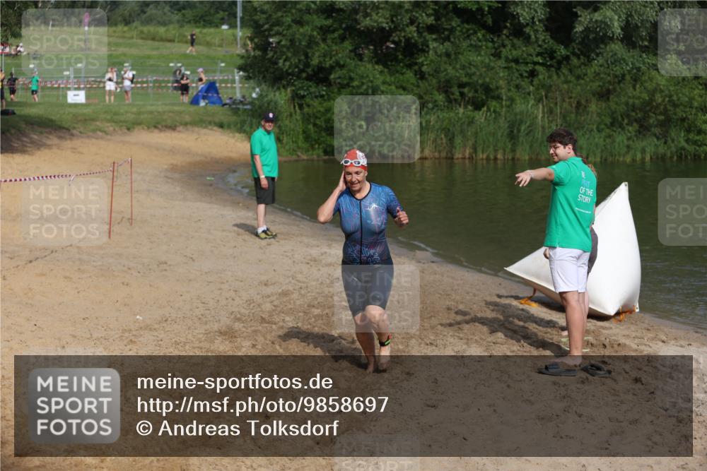 21.06.2026 - 29. Vierlanden-Triathlon Andreas Tolksdorf http://msf.ph/oto/9858697 21.06.2026 09:03:41 Schwimmen 288, 302 meine-sportfotos.de