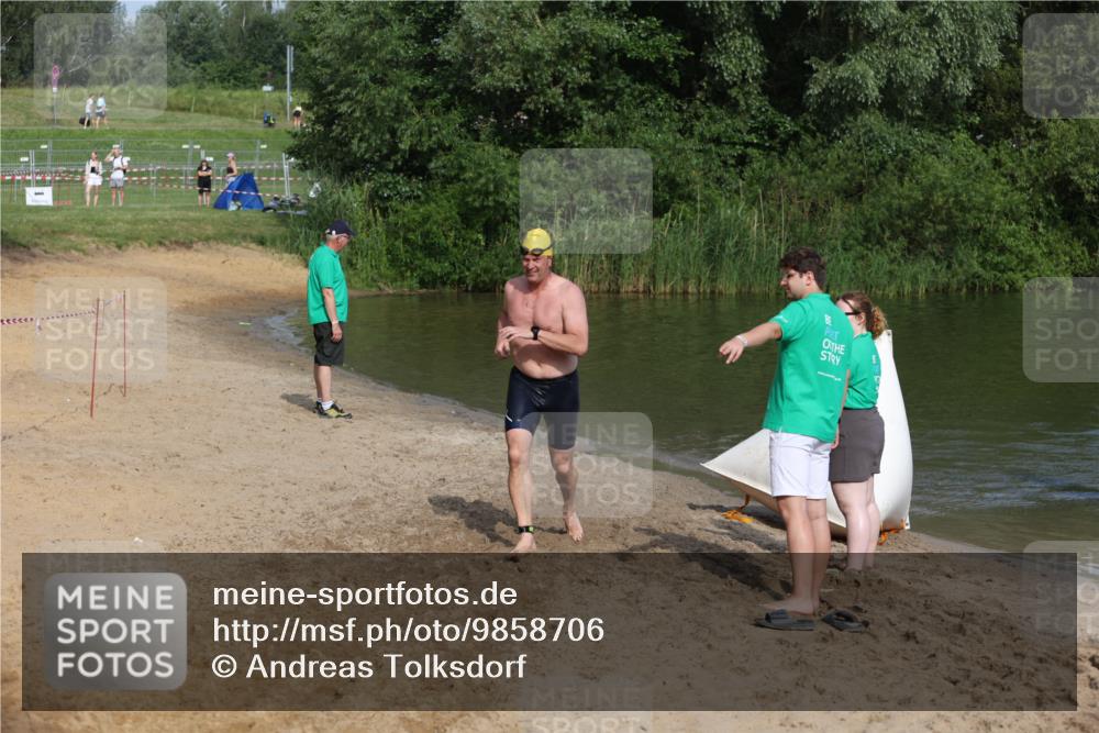 21.06.2026 - 29. Vierlanden-Triathlon Andreas Tolksdorf http://msf.ph/oto/9858706 21.06.2026 09:04:04 Schwimmen 177, 244 meine-sportfotos.de