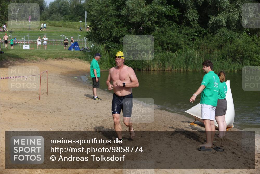 21.06.2026 - 29. Vierlanden-Triathlon Andreas Tolksdorf http://msf.ph/oto/9858774 21.06.2026 09:04:04 Schwimmen 177, 244 meine-sportfotos.de