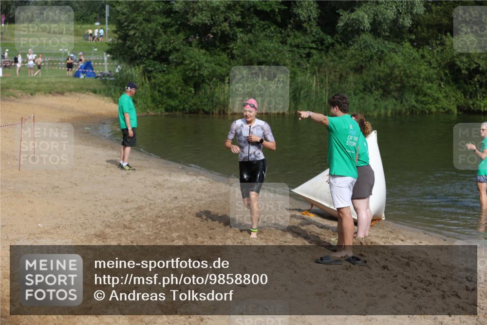 21.06.2026 - 29. Vierlanden-Triathlon Andreas Tolksdorf http://msf.ph/oto/9858800 21.06.2026 09:04:13 Schwimmen 244 meine-sportfotos.de