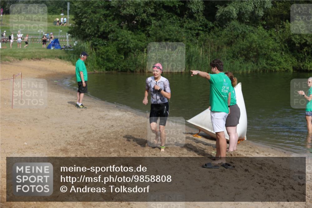 21.06.2026 - 29. Vierlanden-Triathlon Andreas Tolksdorf http://msf.ph/oto/9858808 21.06.2026 09:04:13 Schwimmen 244 meine-sportfotos.de