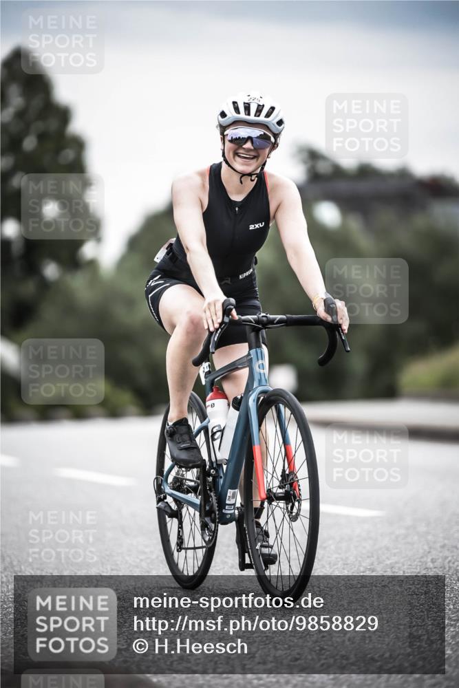 21.06.2026 - 29. Vierlanden-Triathlon H.Heesch http://msf.ph/oto/9858829 21.06.2026 10:31:15 Radfahren 229, 265, 280, 352, 498, 612 meine-sportfotos.de